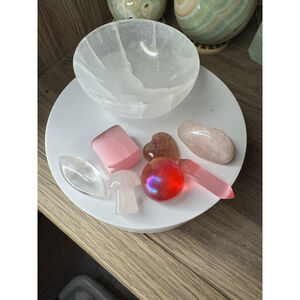 Selenite Bowl - Pink Crystals/Tumbles